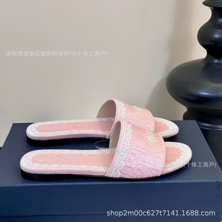 2026 Dijia spring and summer new style one-word slippers, color-blocked women's slippers, letter three-dimensional embroidery lace sandals, cross-border foreign trade