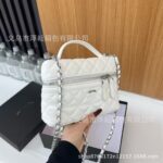 2026 New Crossbody Bag Small Fragrant Style Diamond Check Bag Spring Style Women’s Versatile Bag Ladies’ Commuting Chain Bag