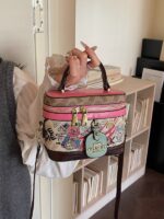 Bag Women's Cute Graffiti Bear Horizontal Portable Cosmetic Bag 2026 New Simple Cartoon Cylindrical Bag Korean Version