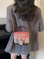 Bag Women's Cute Graffiti Bear Horizontal Portable Cosmetic Bag 2026 New Simple Cartoon Cylindrical Bag Korean Version