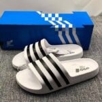 Classic slip-on slippers for bathing, non-slip, lightweight couples slippers, summer three-bar slippers for indoor and outdoor wear in the home and bathroom