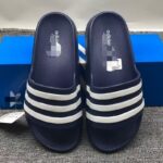 Classic slip-on slippers for bathing, non-slip, lightweight couples slippers, summer three-bar slippers for indoor and outdoor wear in the home and bathroom