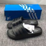 Classic slip-on slippers for bathing, non-slip, lightweight couples slippers, summer three-bar slippers for indoor and outdoor wear in the home and bathroom