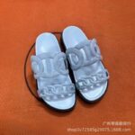 Foreign trade chain pig nose thick-soled sandals for women 2026 new outer wear versatile fashion hollow beach thick-soled sandals
