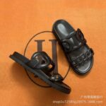 Foreign trade chain pig nose thick-soled sandals for women 2026 new outer wear versatile fashion hollow beach thick-soled sandals