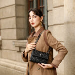 Foreign trade cross-border e-commerce chain women's bag shoulder crossbody bag eagle head small bag Guangzhou Shiling bag Handbag