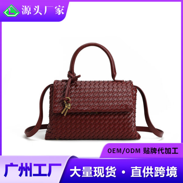 Foreign trade hot style B's classic hand-woven bag women's commuting fashion large capacity one-shoulder cross-body handheld small square bag