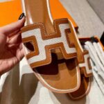 Genuine Leather H flat outdoor sandals women's 2023 spring and summer new travel holiday color matching beach slippers