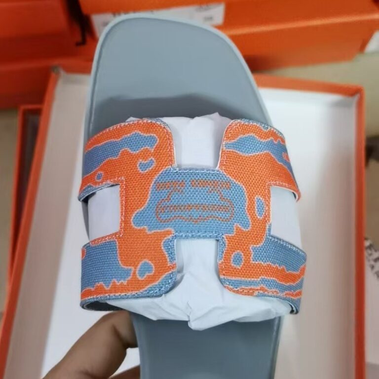 H sandals for women summer 2026 new fashion outer wear flat genuine leather slippers for women with rhinestones for seaside travel