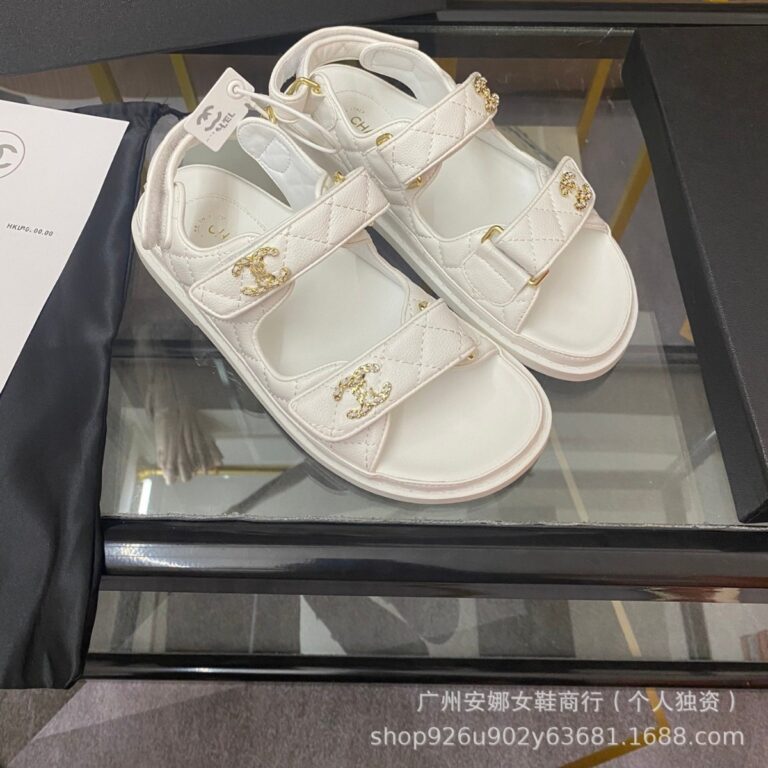 Summer new style small fragrant diamond diamond buckle Velcro thick soft sole sponge cake outdoor Roman beach casual women's sandals