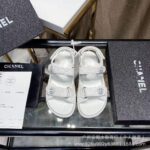 Summer new style small fragrant diamond diamond buckle Velcro thick soft sole sponge cake outdoor Roman beach casual women's sandals
