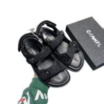 Summer new style small fragrant diamond diamond buckle Velcro thick soft sole sponge cake outdoor Roman beach casual women's sandals