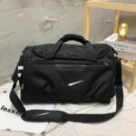 New trendy fashion shoulder bag large capacity outdoor sports fitness bag short trip leisure travel bag wholesale