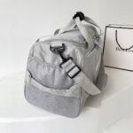 New trendy fashion shoulder bag large capacity outdoor sports fitness bag short trip leisure travel bag wholesale