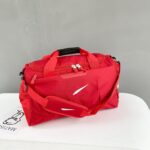 New trendy fashion shoulder bag large capacity outdoor sports fitness bag short trip leisure travel bag wholesale