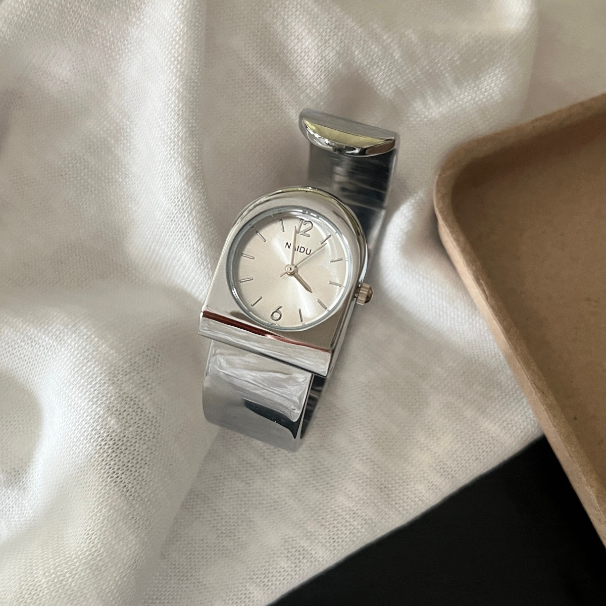 O1CN011l4rrw1F8wagLFNhk_2218005120443-0-cib NAIDU Women's Watch Women's Light Luxury Bracelet Women's Watch Minimalist Style Personalized Steel Band Watch Fashionable Niche Style - Image 1
