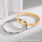 High-quality titanium steel ten-diamond bracelet, four-leaf clover diamond bracelet, versatile and non-fading glossy buckle bracelet jewelry - Image 3