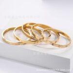 High-quality titanium steel ten-diamond bracelet, four-leaf clover diamond bracelet, versatile and non-fading glossy buckle bracelet jewelry - Image 4